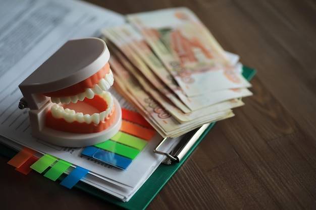 Ile kosztuje leczenie kanałowe zęba 4 w Twoim mieście?