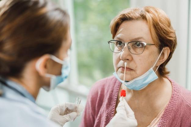 Afty u dorosłych jak leczyć i kiedy zgłosić się do lekarza?