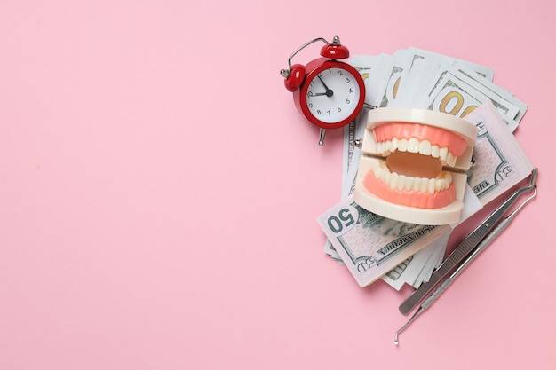 Ile kosztuje nowe uzębienie i od czego zależy cena?