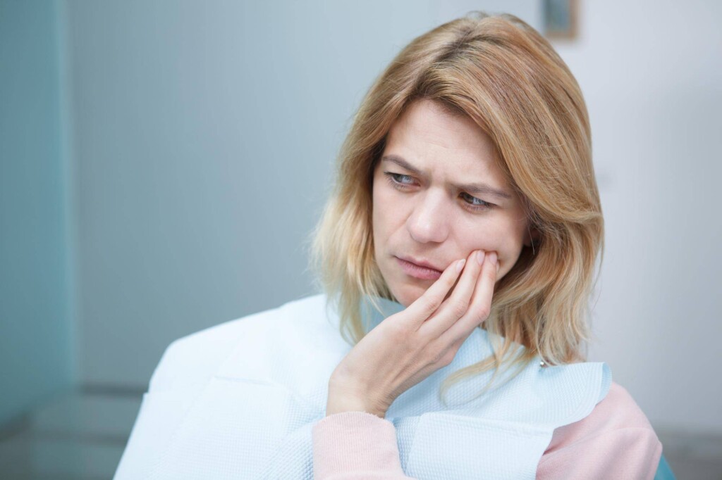 Jakie są ósemki zęby objawy i kiedy warto udać się do dentysty?