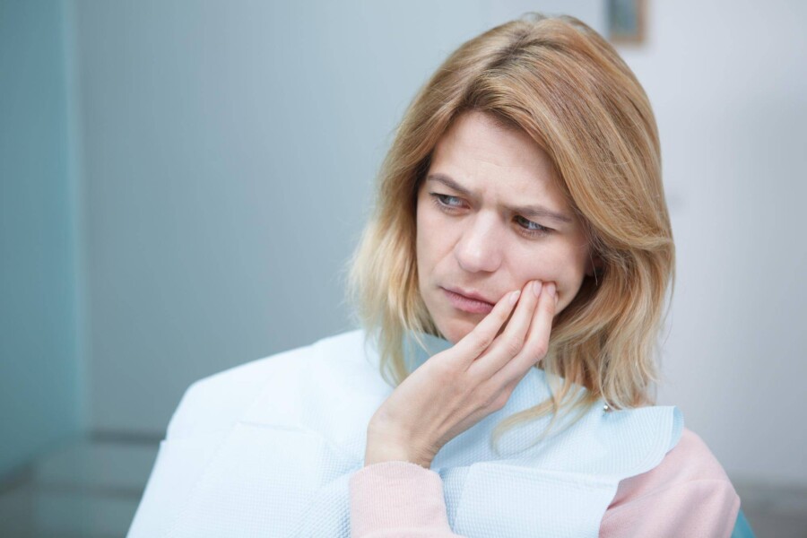Jakie są ósemki zęby objawy i kiedy warto udać się do dentysty?