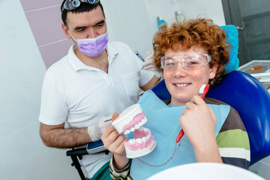 Co zamiast implantów zębowych wybrać przy brakach w uzębieniu?